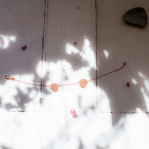 Pulsera de oro rosado de uno a tres dijes de 1.5cm